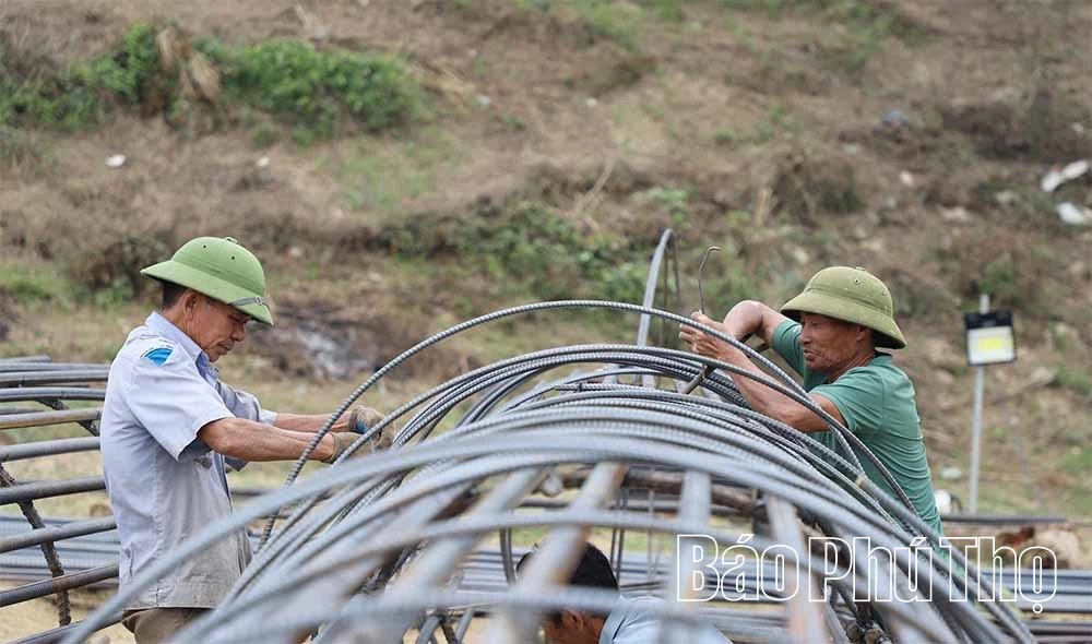 Cận cảnh sửa chữa cầu Sông Lô