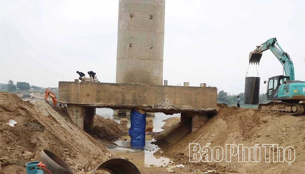 Cận cảnh sửa chữa cầu Sông Lô