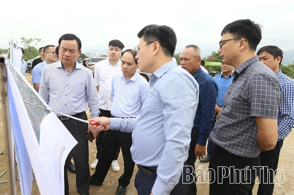 Phó Chủ tịch UBND tỉnh Quách Tất Liêm kiểm tra một số dự án giao thông khu vực Hòa Bình