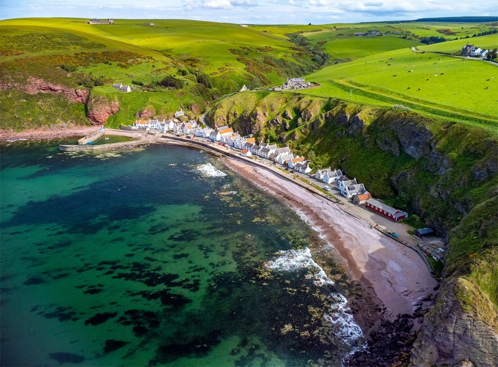 Ngôi làng đẹp như tranh vẽ, có một dãy nhà duy nhất