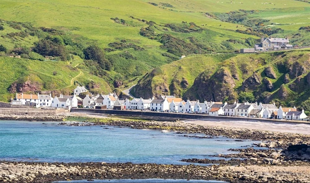 Ngôi làng đẹp như tranh vẽ, có một dãy nhà duy nhất