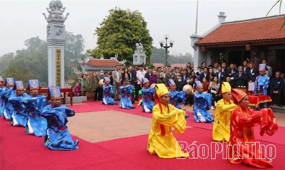 Rực rỡ sắc màu văn hóa bên dòng sông Đà huyền thoại