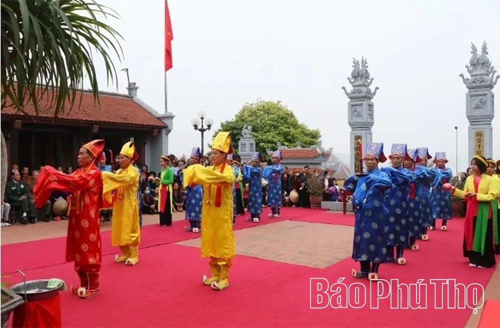Rực rỡ sắc màu văn hóa bên dòng sông Đà huyền thoại