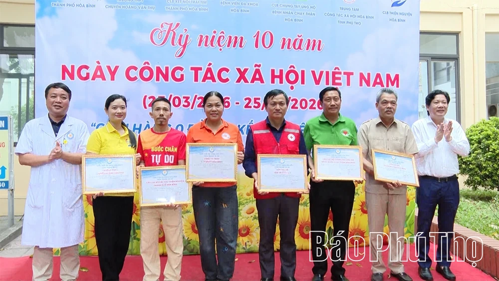 Bệnh viện Đa khoa Hòa Bình kỷ niệm 10 năm Ngày Công tác xã hội Việt Nam