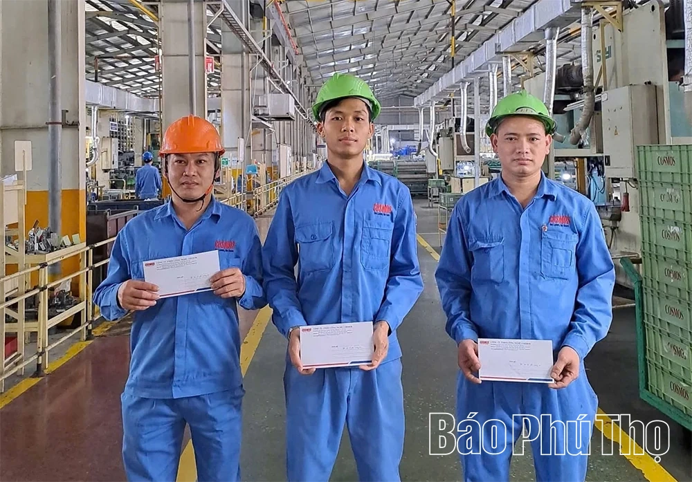 Công ty TNHH Công nghệ Cosmos 1 hỗ trợ tiền xăng xe cho người lao động