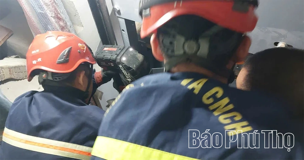 Mắc kẹt trong thang máy, một người tử vong