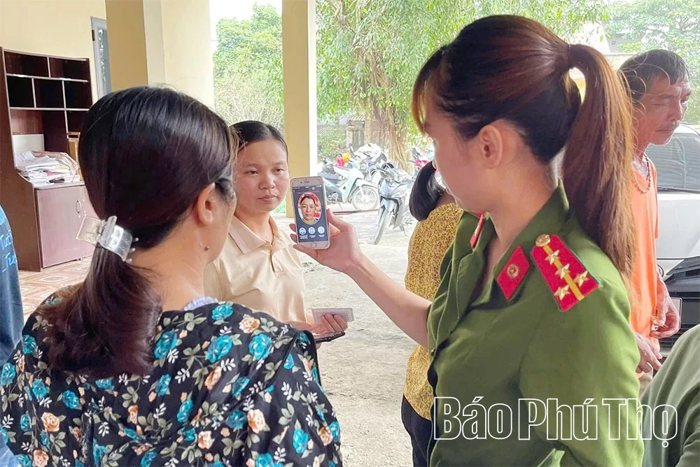 Công an hỗ trợ người dân tích hợp tài khoản an sinh xã hội