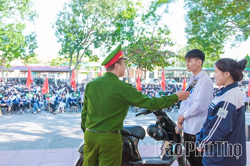 Đồng bộ giải pháp bảo đảm trật tự an toàn giao thông cho học sinh