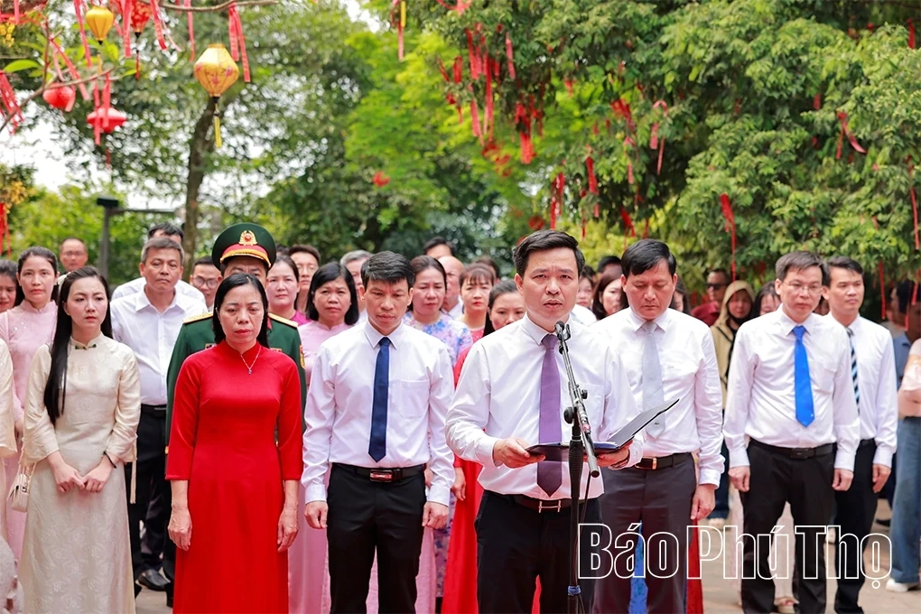 Communes and Wards Offer Incense in Commemoration of the Hung Kings