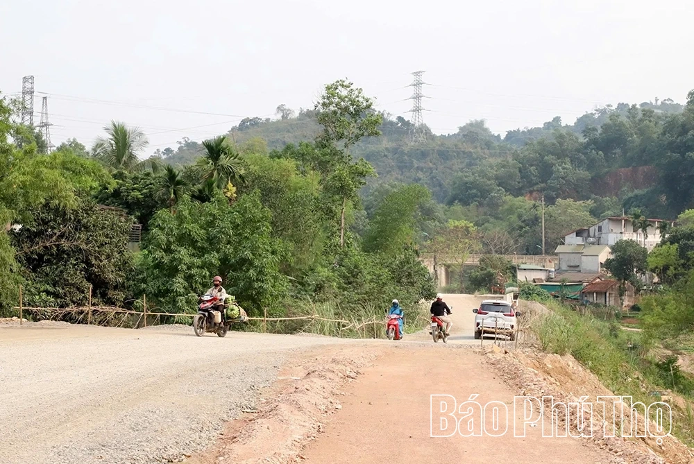 Phó Chủ tịch UBND tỉnh Đinh Công Sứ kiểm tra 2 dự án cấp bách tại khu vực Hòa Bình