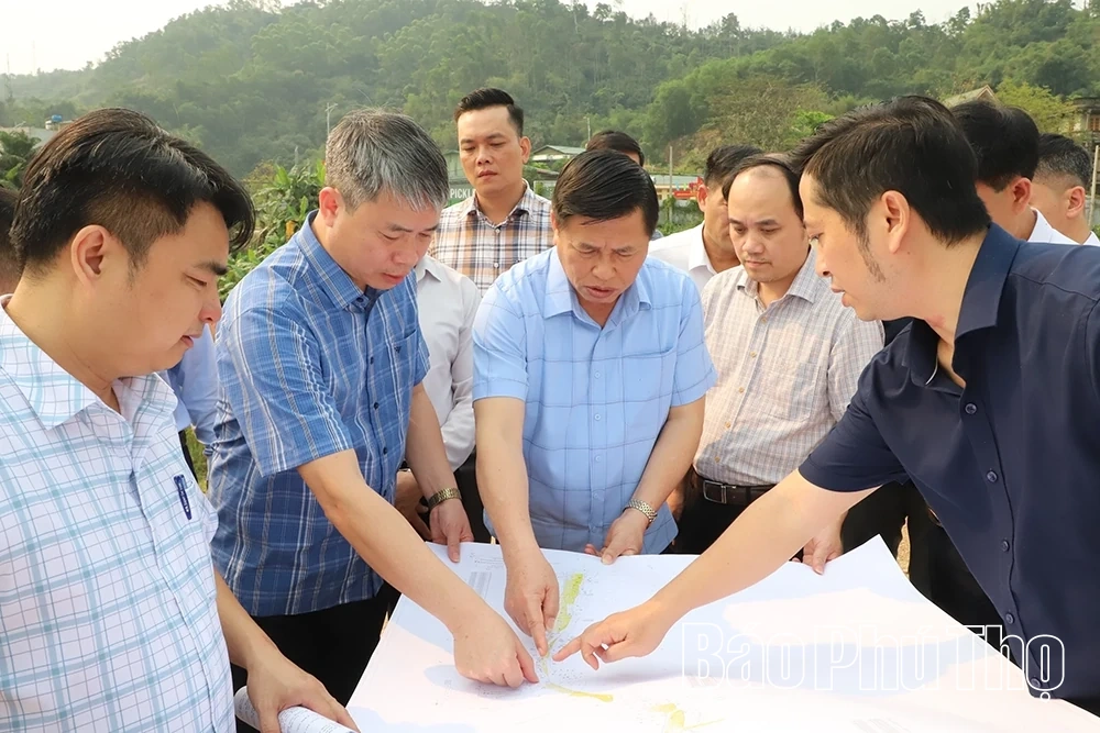 Phó Chủ tịch UBND tỉnh Đinh Công Sứ kiểm tra 2 dự án cấp bách tại khu vực Hòa Bình