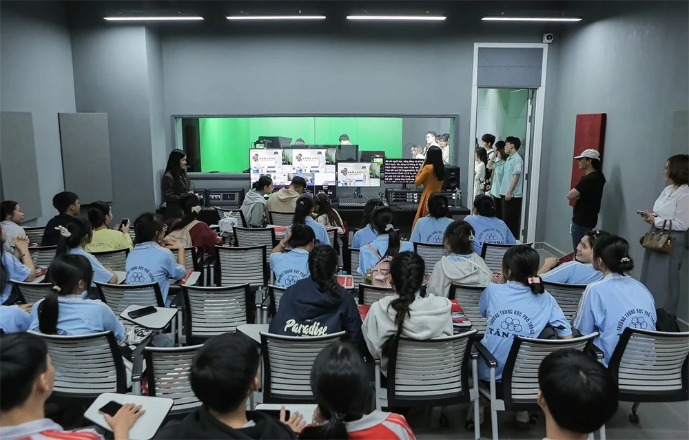 Trên 5.000 học sinh lớp 12 trải nghiệm ngành nghề và định hướng tương lai