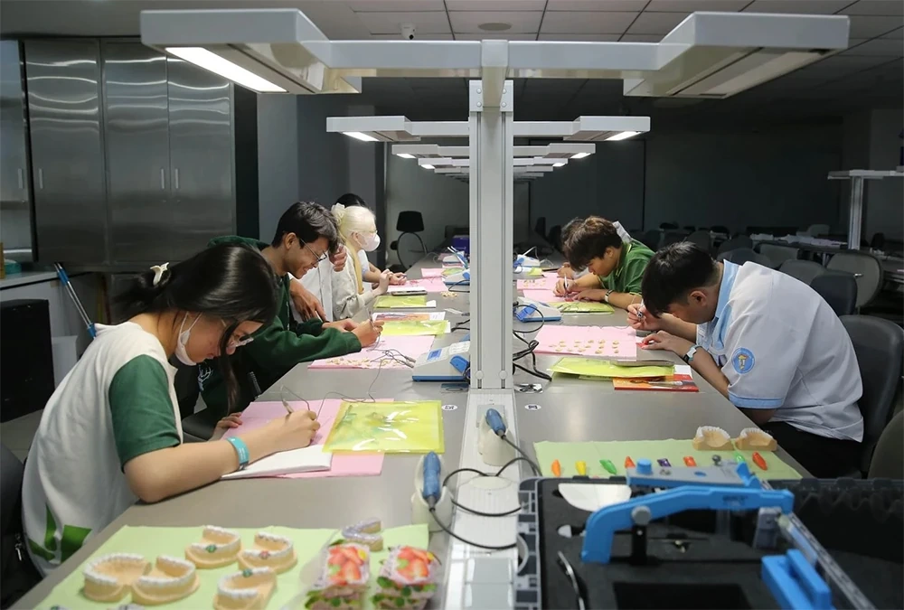 Trên 5.000 học sinh lớp 12 trải nghiệm ngành nghề và định hướng tương lai