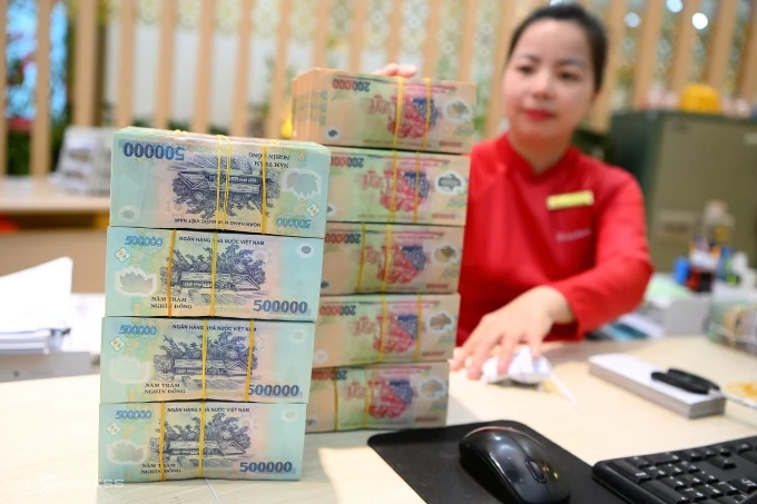 Lãi suất liên ngân hàng lên 12%