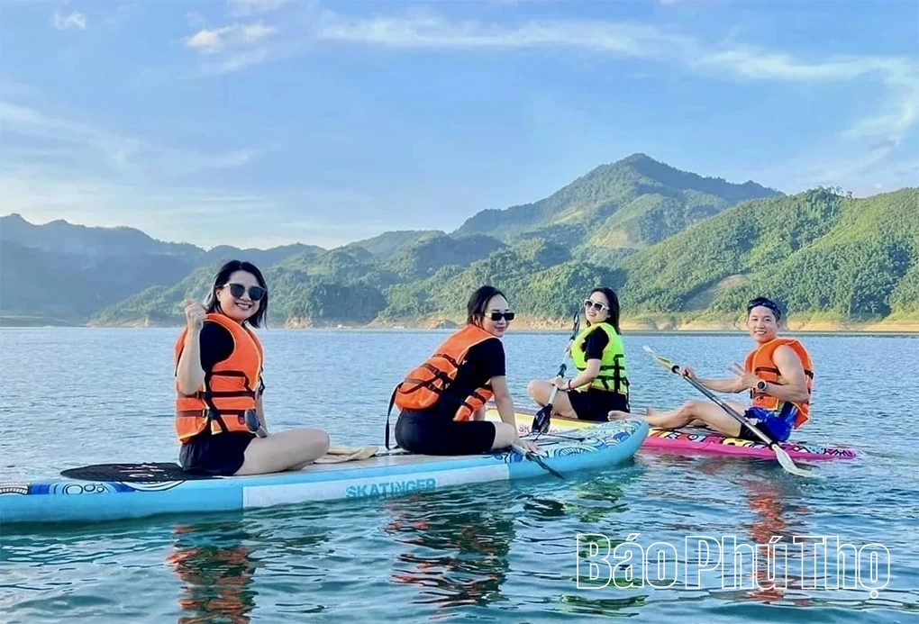 Hấp dẫn điểm đến trên vịnh Hiền Lương