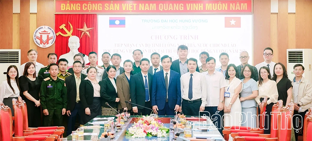 Tiếp nhận cán bộ Lào học tiếng Việt ngắn hạn tại Trường Đại học Hùng Vương