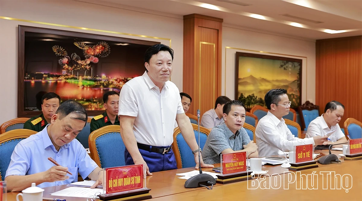 Phó Chủ tịch UBND tỉnh Nguyễn Huy Ngọc làm việc với đoàn công tác Bệnh viện Quân y 103