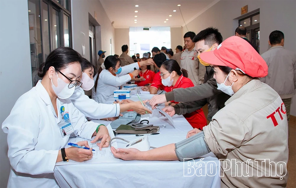 Giá xăng dầu biến động, doanh nghiệp chủ động tăng lương hỗ trợ người lao động