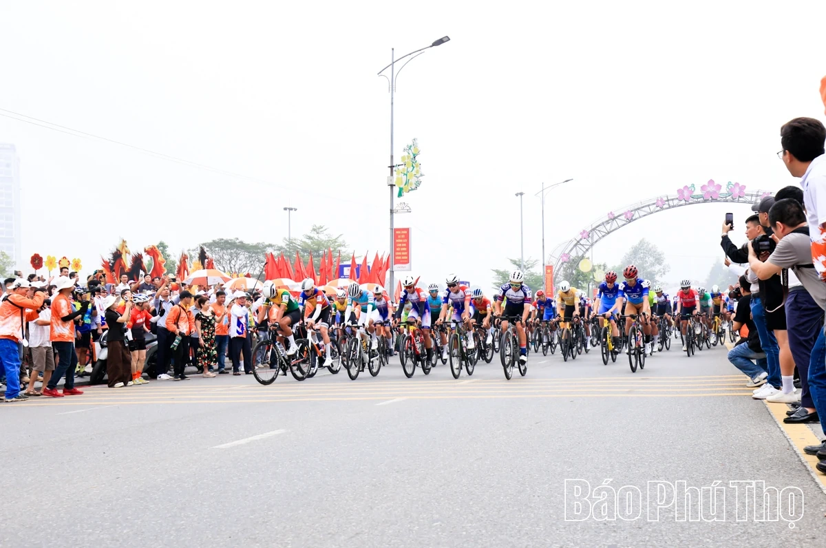 “Rực cháy” đường đua “Non sông liền một dải”