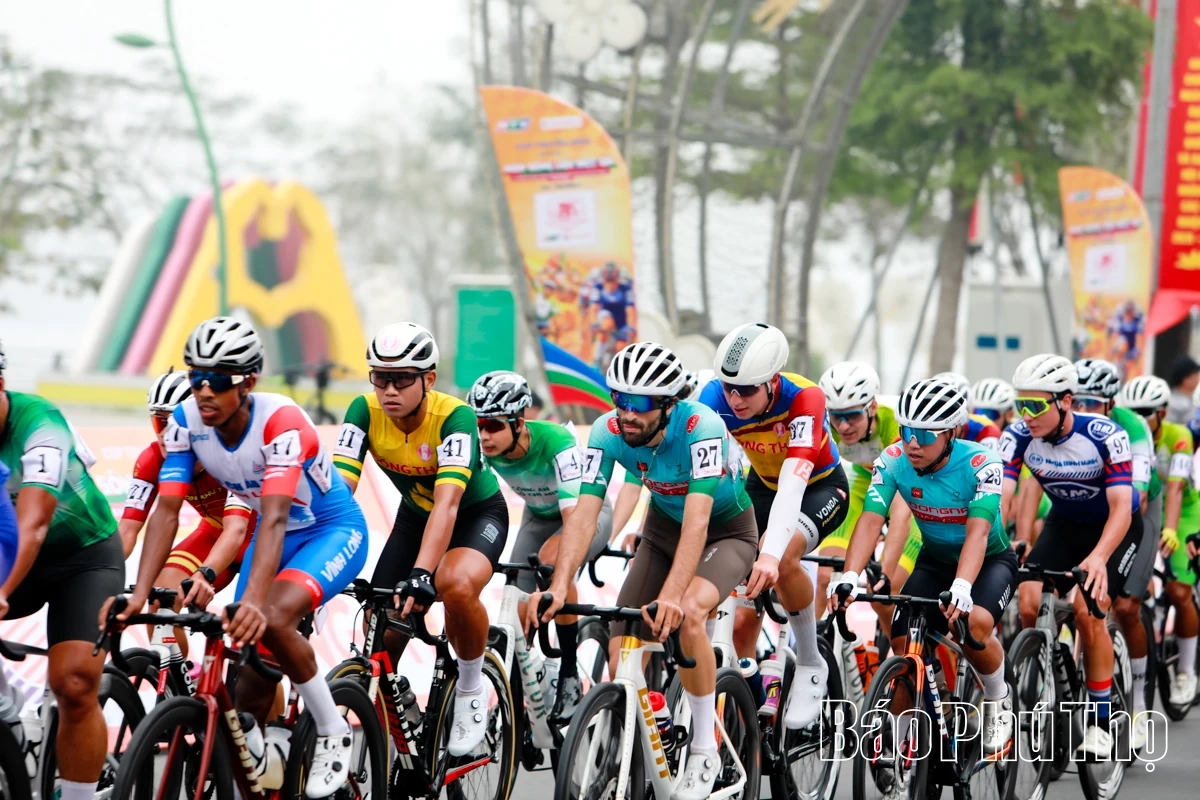 “Rực cháy” đường đua “Non sông liền một dải”