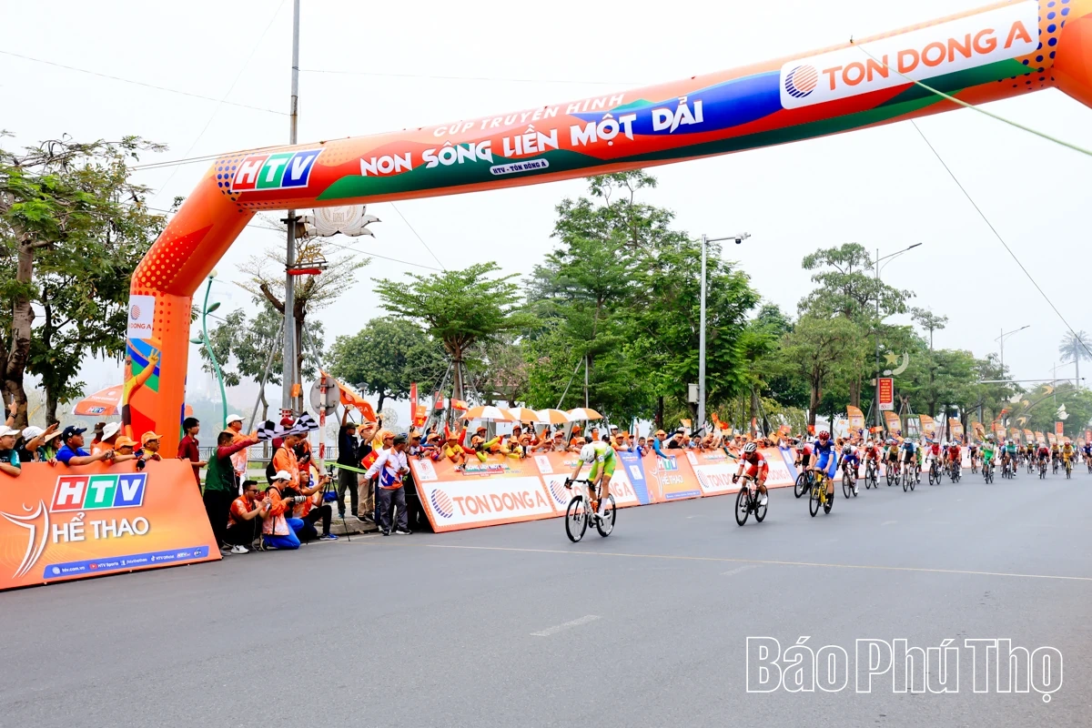 “Rực cháy” đường đua “Non sông liền một dải”