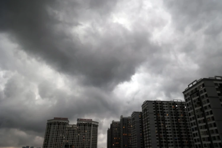 Thời tiết ngày 4/4: Mưa dông cục bộ ở Đông Bắc Bộ, nắng nóng gia tăng trên diện rộng