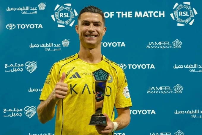 Ronaldo lập cú đúp trong ngày tái xuất