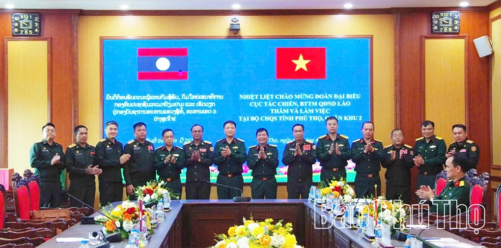 Trao đổi công tác quốc phòng, quân sự địa phương