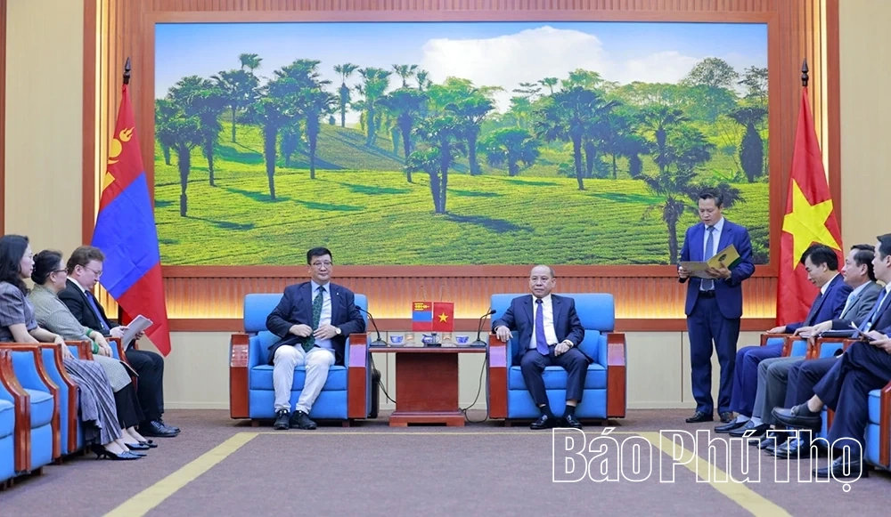 Chủ tịch HĐND tỉnh Bùi Đức Hinh tiếp và làm việc với Đại sứ đặc mệnh toàn quyền Mông Cổ tại Việt Nam