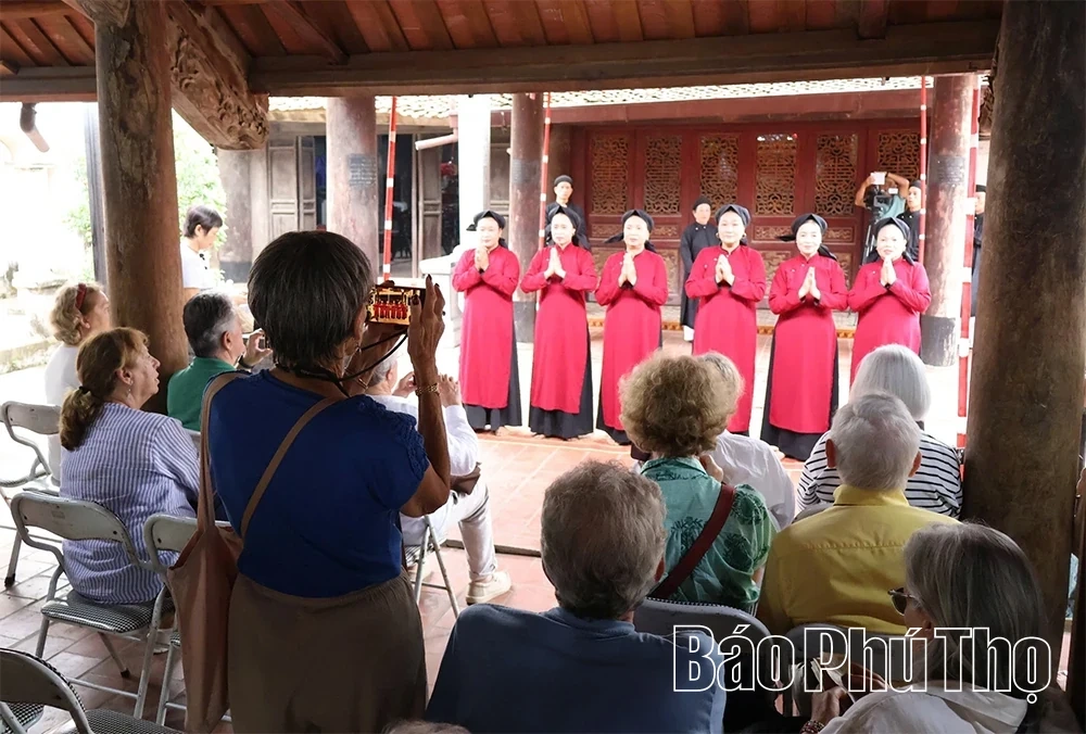 Ancient Village Welcomes Western Travelers