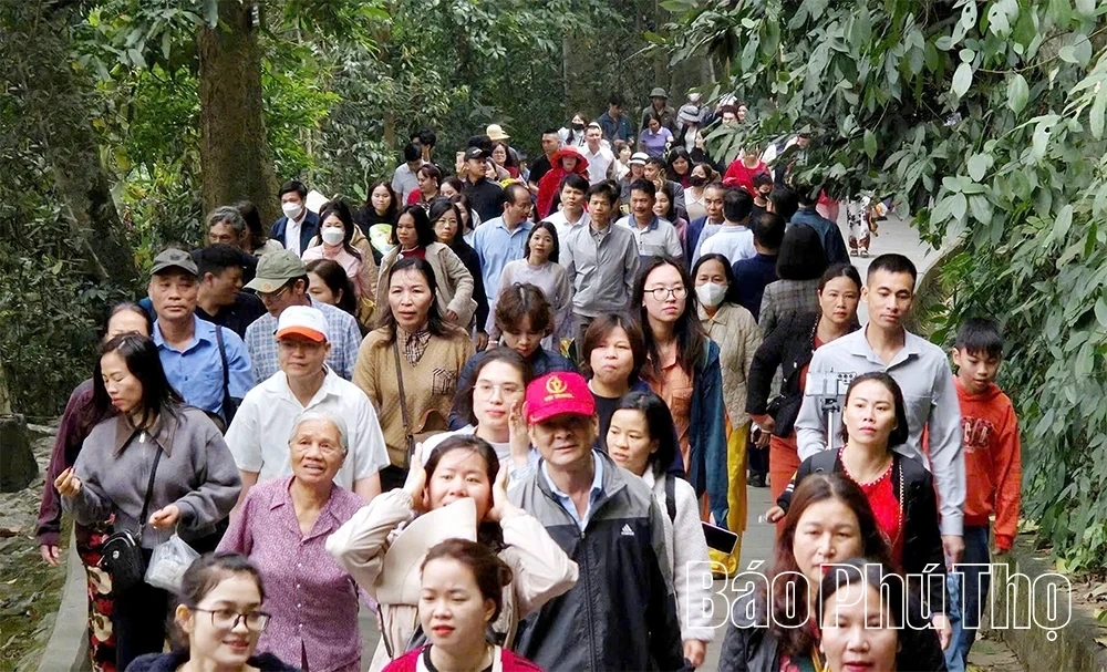 Promoting Phu Tho Tourism through the Hung Temple Festival