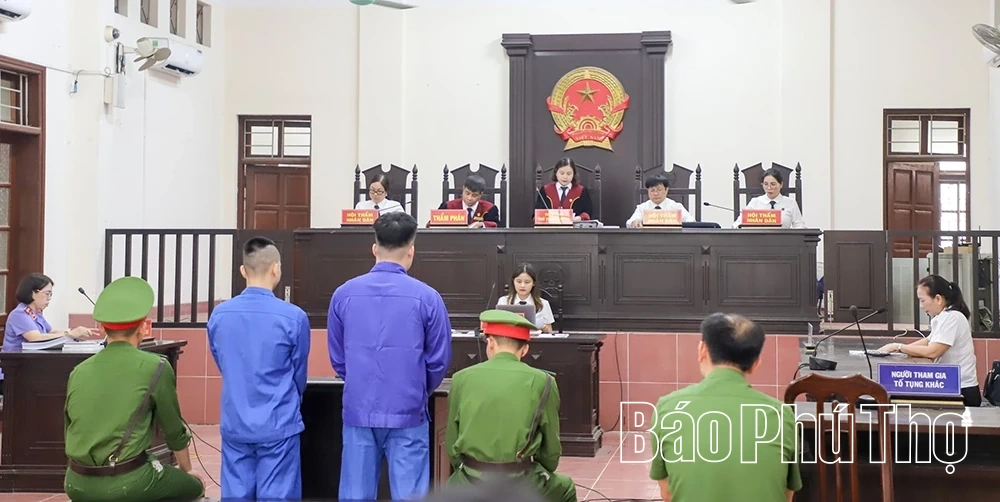 Mua bán, tiêu thụ gần 1kg ma túy, 2 bị cáo lĩnh tổng hình phạt hơn 27 năm tù