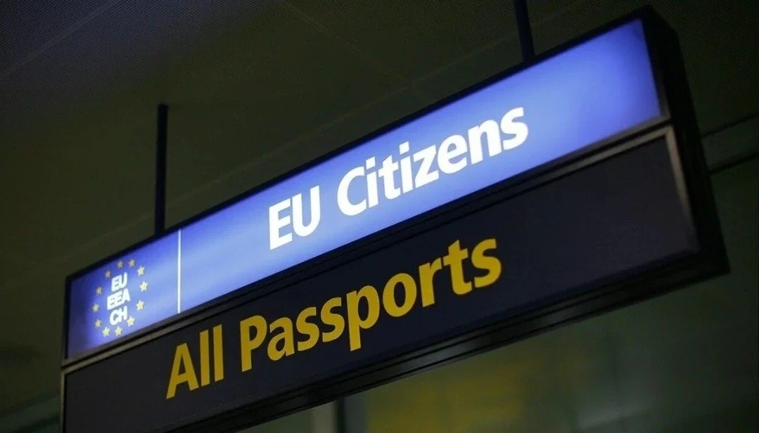 Châu Âu bước vào kỷ nguyên biên giới số: Tạm biệt dấu đóng hộ chiếu từ 10/4
