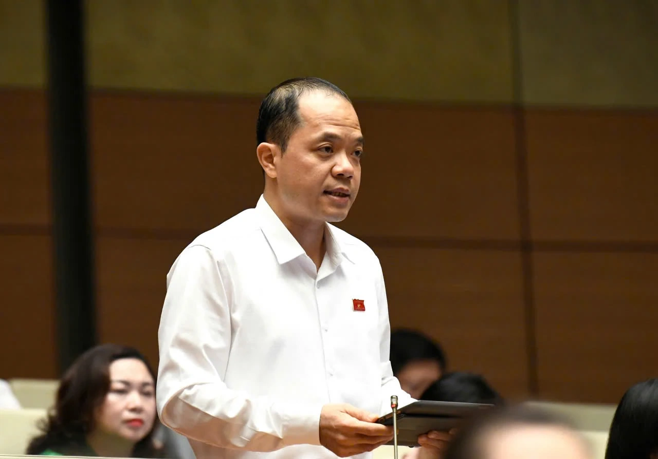 ĐBQH tỉnh Phú Thọ: Không nên bắt buộc công chứng với mọi giao dịch bất động sản; mở rộng mạng lưới trường, lớp dạy tiếng Việt ở nước ngoài