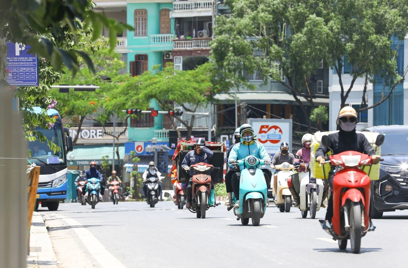 Thời tiết ngày 6/4: Nắng nóng gia tăng trong cả nước, chiều tối có mưa dông cục bộ
