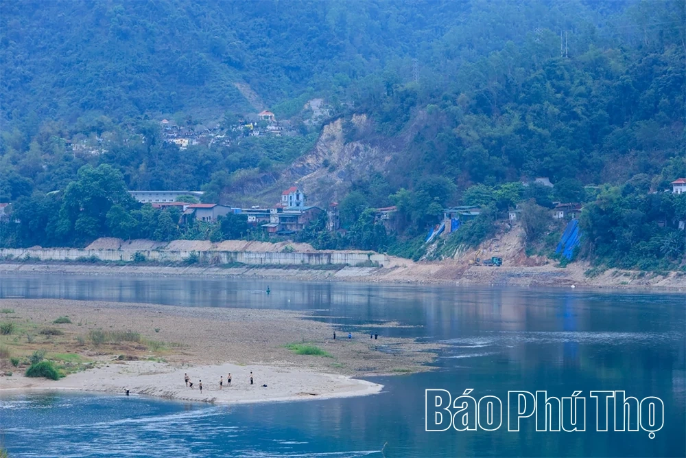 Mùa cạn ở vùng hạ lưu Thủy điện Hoà Bình