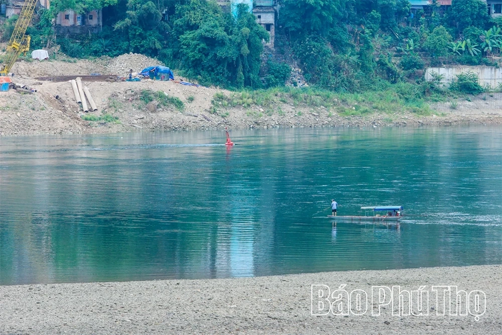 Mùa cạn ở vùng hạ lưu Thủy điện Hoà Bình