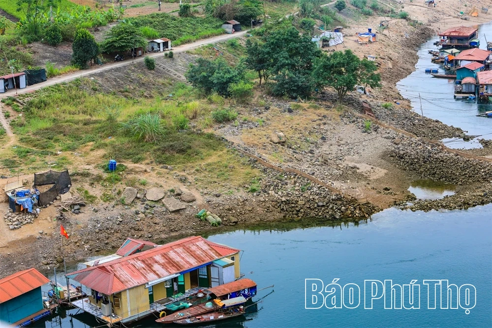 Mùa cạn ở vùng hạ lưu Thủy điện Hoà Bình