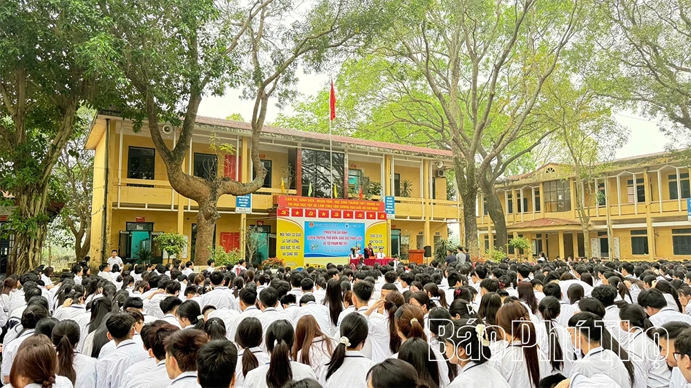 Phiên tòa giả định tuyên truyền pháp luật về ma túy tại Trường THPT Quang Hà