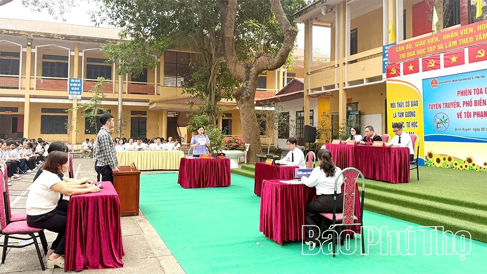 Phiên tòa giả định tuyên truyền pháp luật về ma túy tại Trường THPT Quang Hà