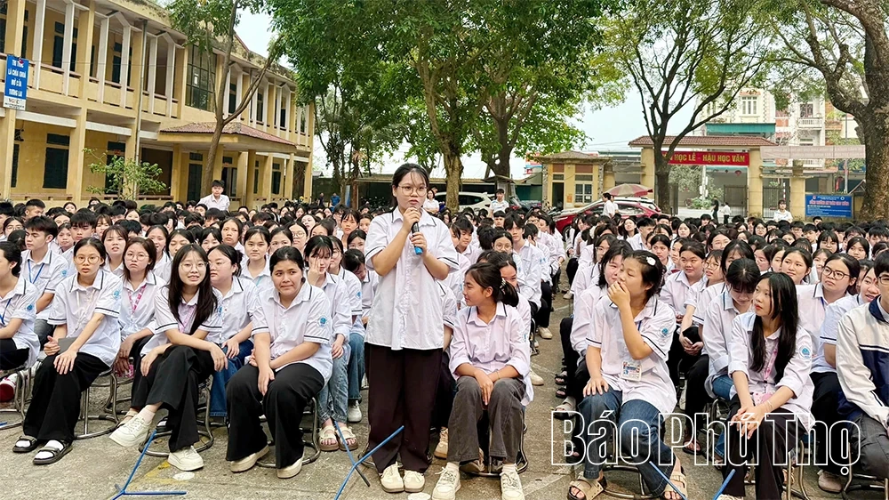 Phiên tòa giả định tuyên truyền pháp luật về ma túy tại Trường THPT Quang Hà