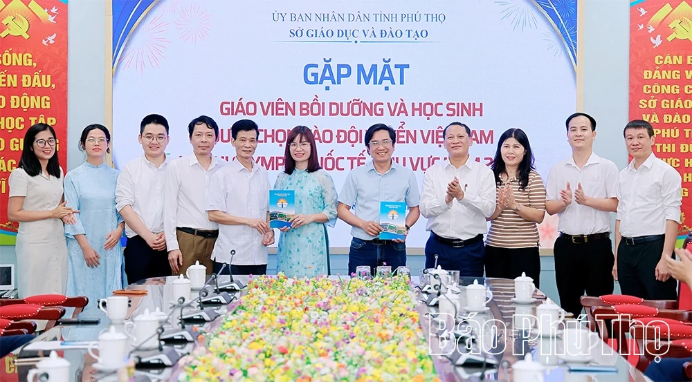 Gặp mặt giáo viên bồi dưỡng và học sinh được chọn vào đội tuyển dự thi Olympic quốc tế và khu vực năm 2026