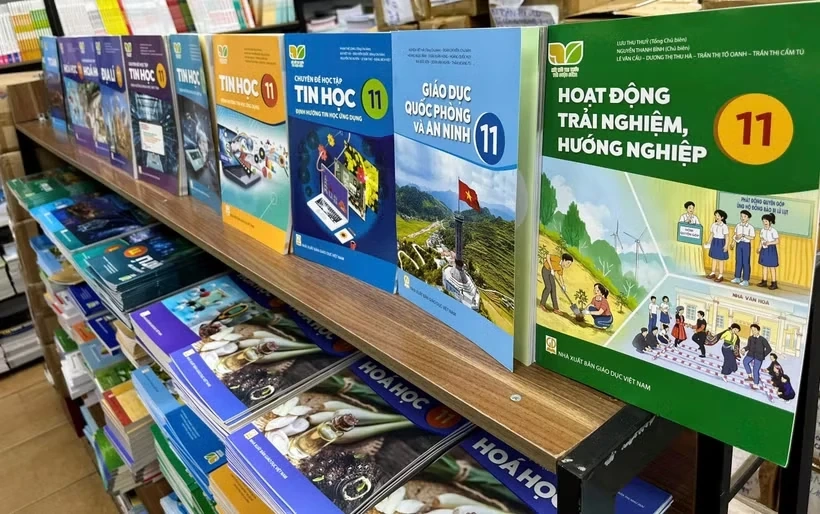 Chuẩn hóa sách giáo khoa điện tử từ nội dung đến quy trình chuyển thể, thẩm định