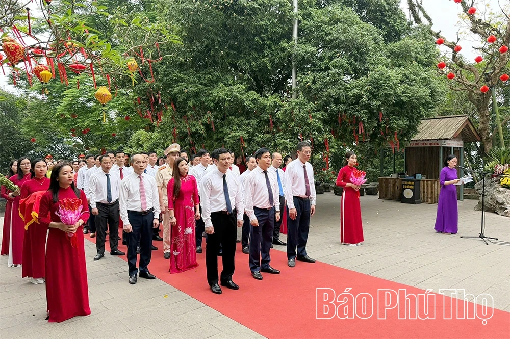 Xã Tiên Lương dâng hương tưởng niệm các Vua Hùng