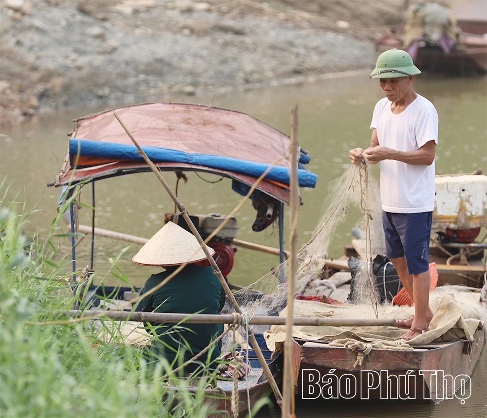 Những “ngôi nhà không số” trên sông