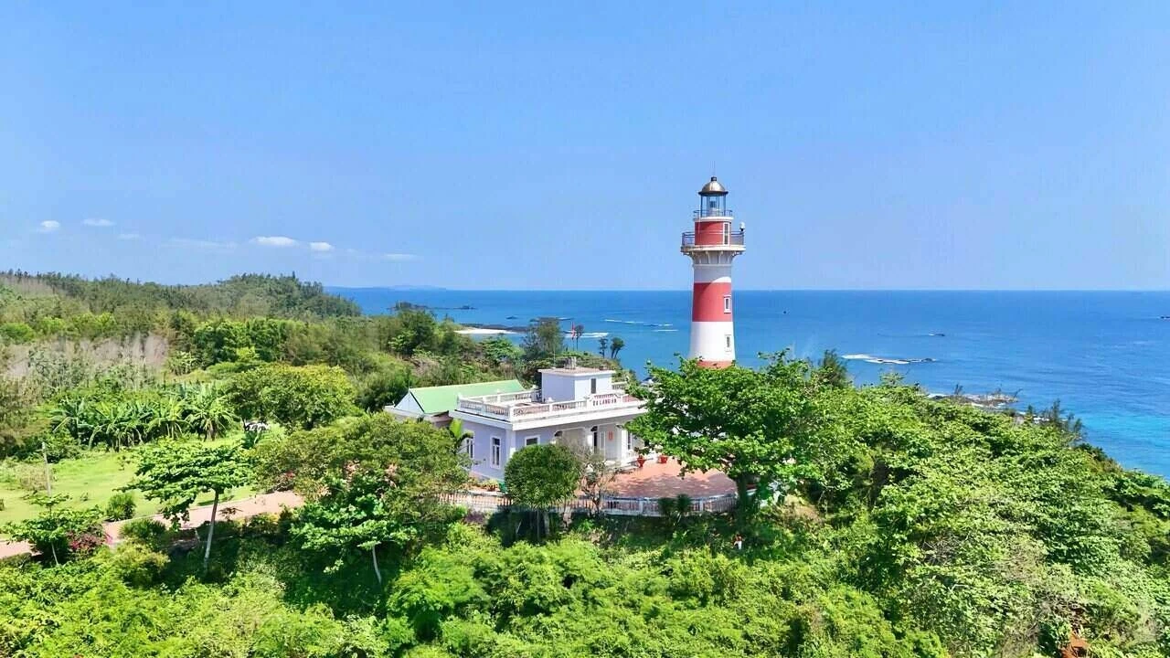 Mũi Ba Làng An ghi dấu địa chất núi lửa nghìn năm ở Quảng Ngãi