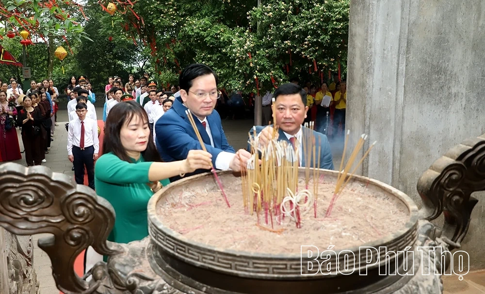 Xã Vân Bán và xã Đồng Lương dâng hương tưởng niệm các Vua Hùng