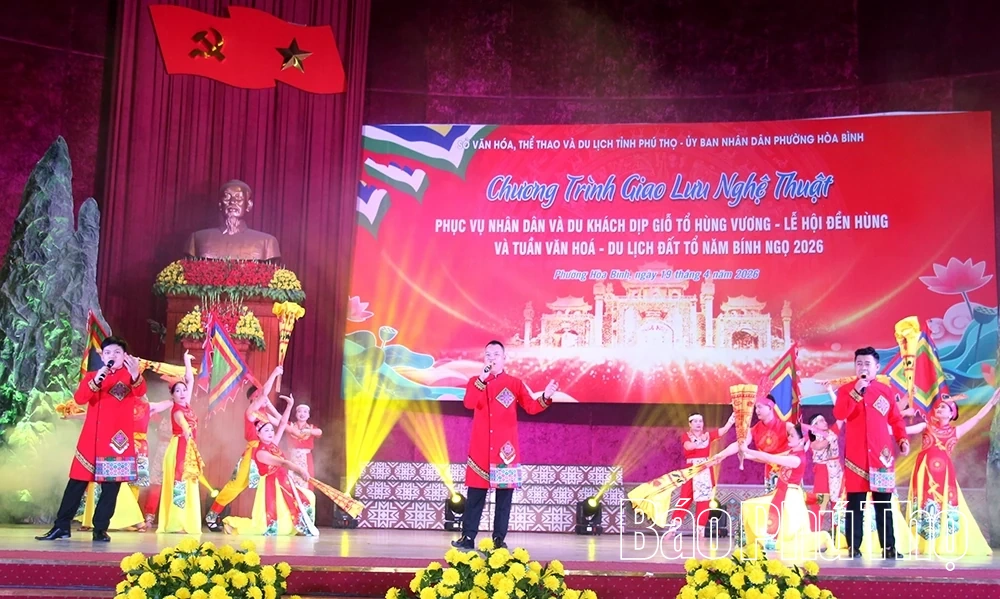 Giao lưu nghệ thuật phục vụ Nhân dân dịp Giỗ Tổ Hùng Vương tại các phường Hòa Bình, Vĩnh Phúc