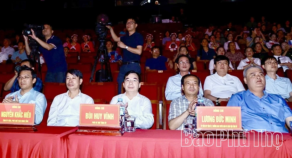 Giao lưu nghệ thuật phục vụ Nhân dân dịp Giỗ Tổ Hùng Vương tại các phường Hòa Bình, Vĩnh Phúc