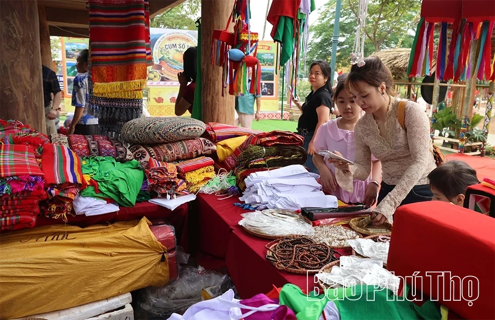 Ethnic Colors Converge at the Cultural Camp